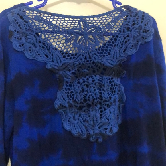 Blue/black tie dye w/ lace back and thumb holes - Picture 4 of 6